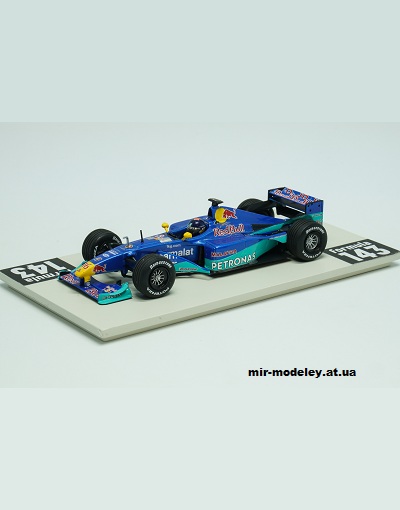 №11703 - Болид Sauber Petronas C19 (Spinler) из бумаги