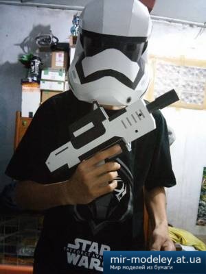№4327 - Шлем штурмовика / First Order Stormtrooper Wearable Helmet (Star Wars Ep. VII) (Paper-replika)